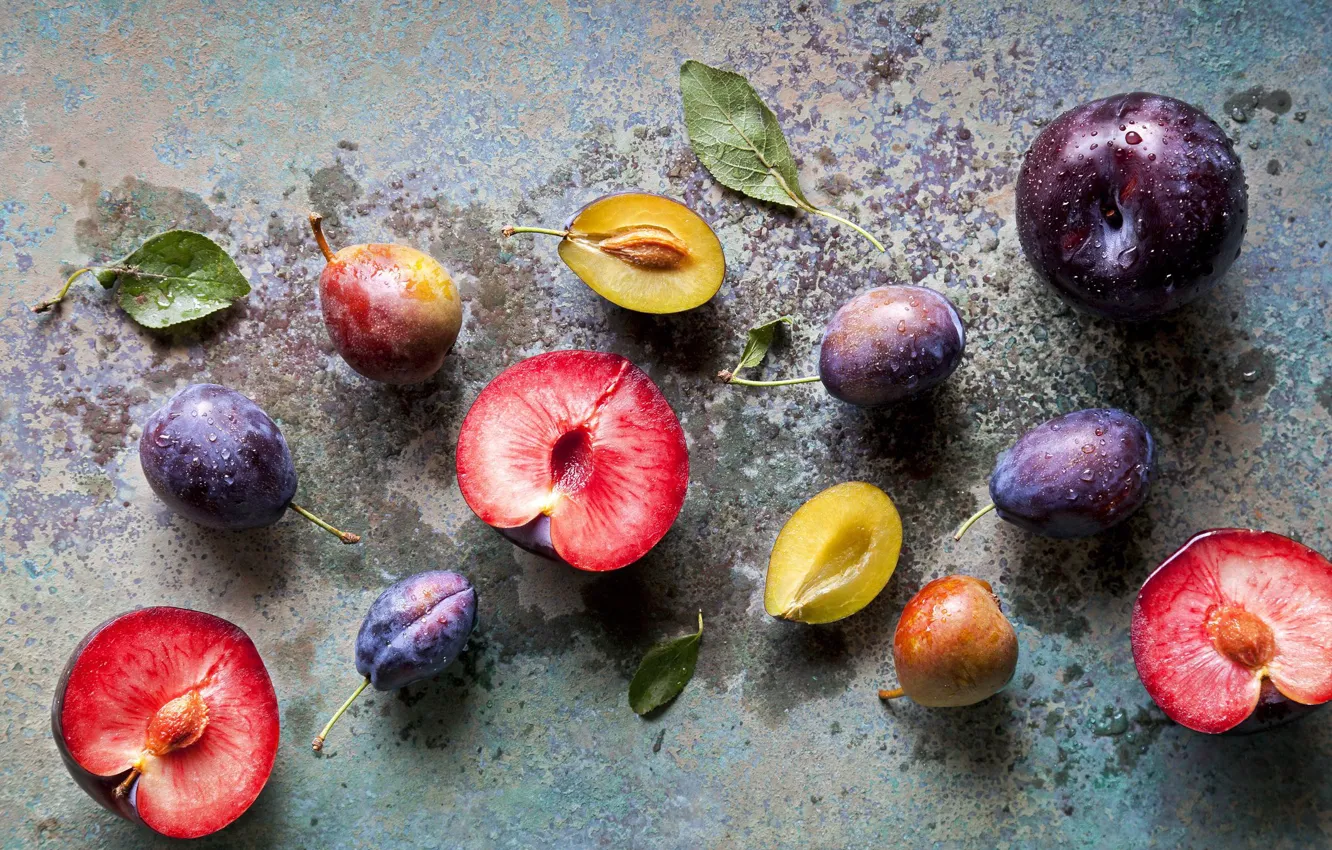 Photo wallpaper bone, plum, slices