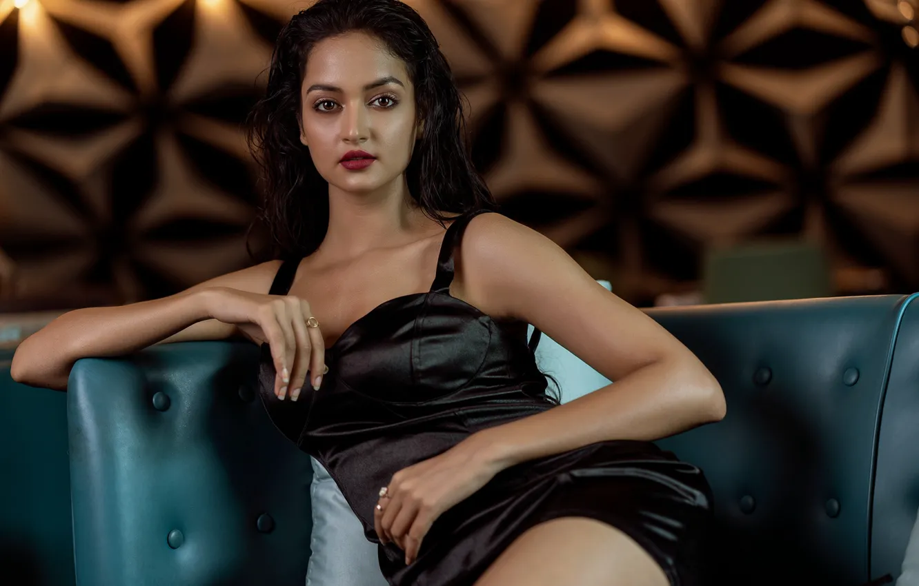 Photo wallpaper hot, legs, model, beauty, pose, indian, bollywood, Shanvi Srivastava