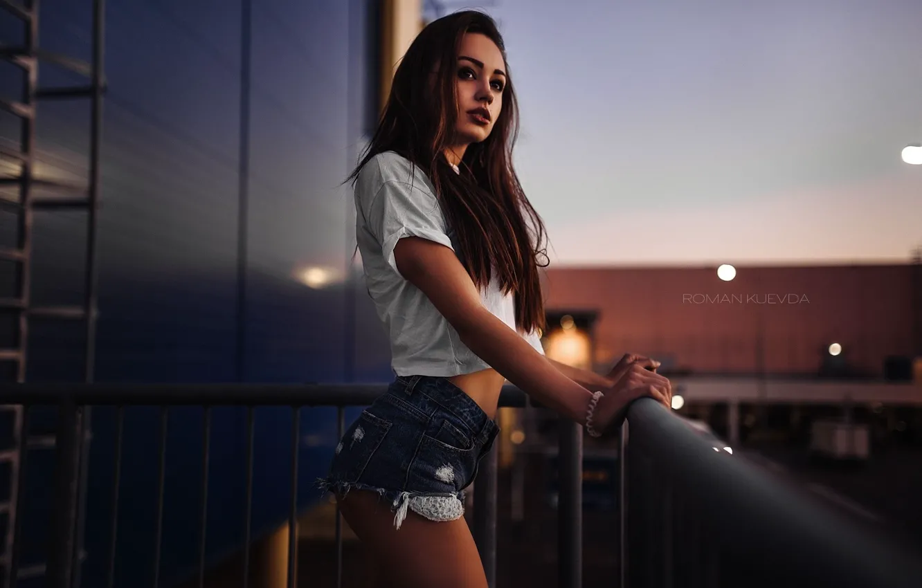 Photo wallpaper girl, lights, shorts, the evening, makeup, figure, slim, brunette