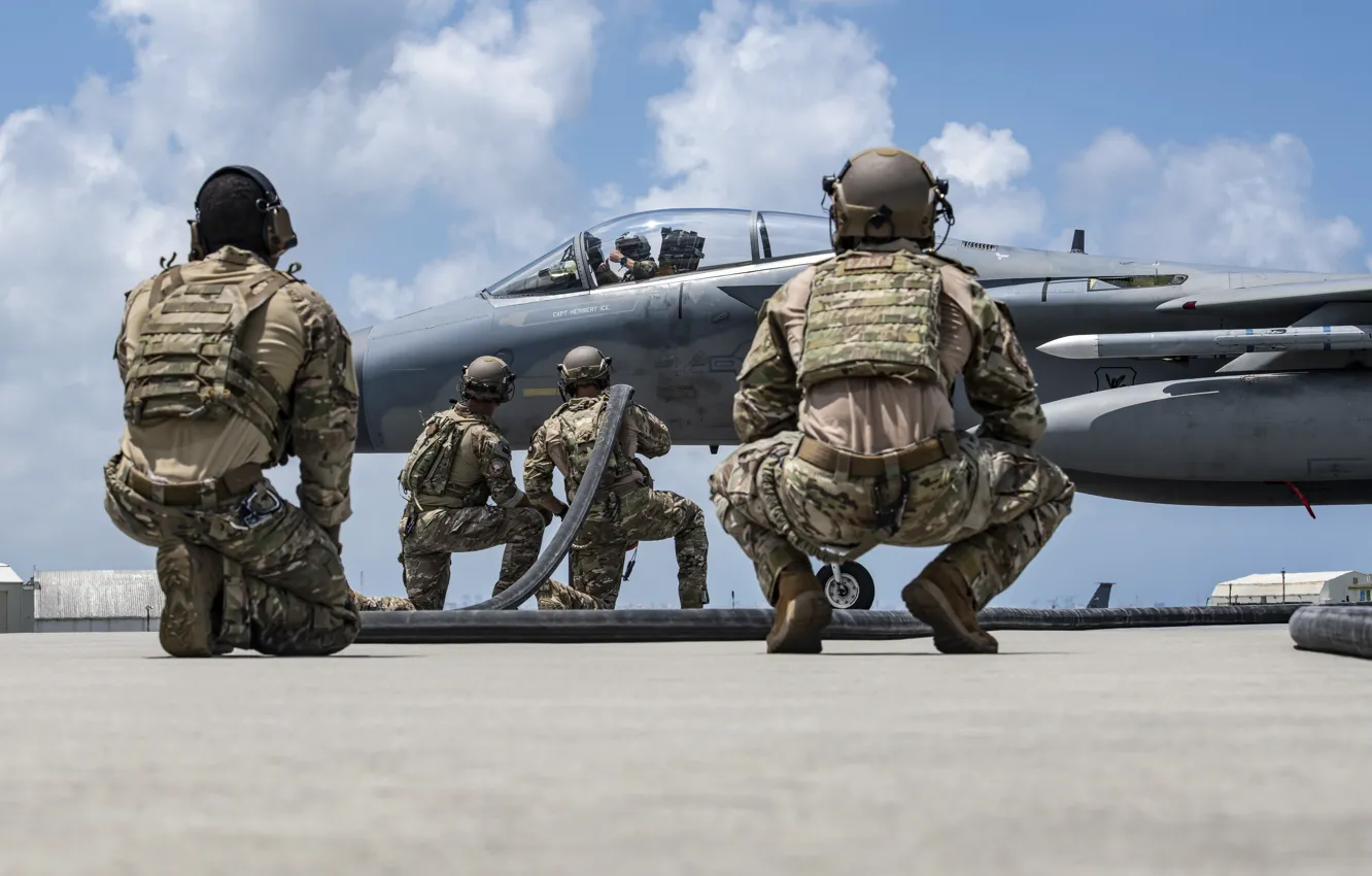 Photo wallpaper Japan, Soldiers, Japan, Air Force, McDonnell Douglas F-15 Eagle, Kadena Air Base, Pilot, Refueling
