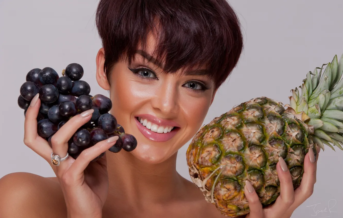 Photo wallpaper face, smile, mood, hands, grapes, pineapple, Rosie Robinson, Jack Russell