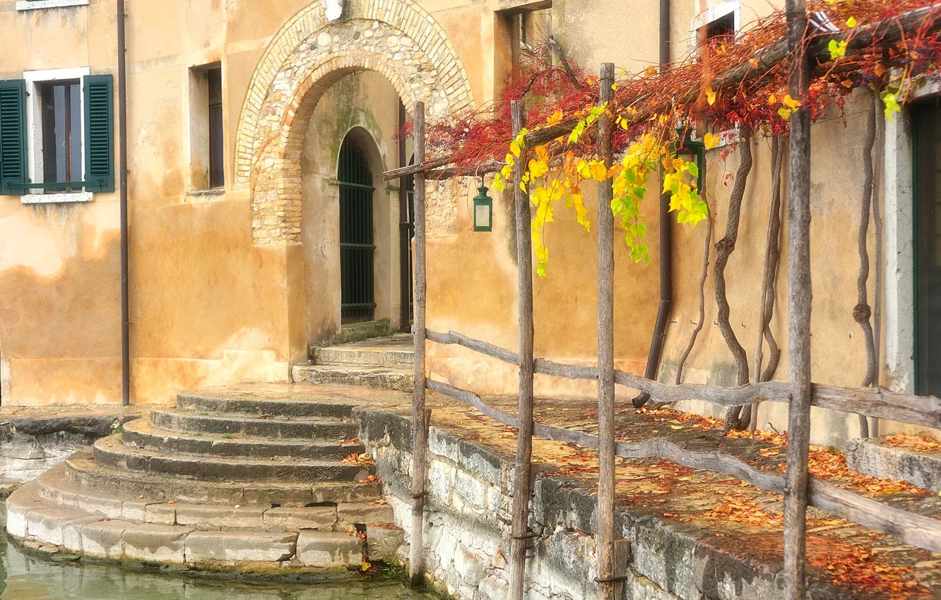 Photo wallpaper autumn, house, the door, window, Italy, Venice, arch, shutters