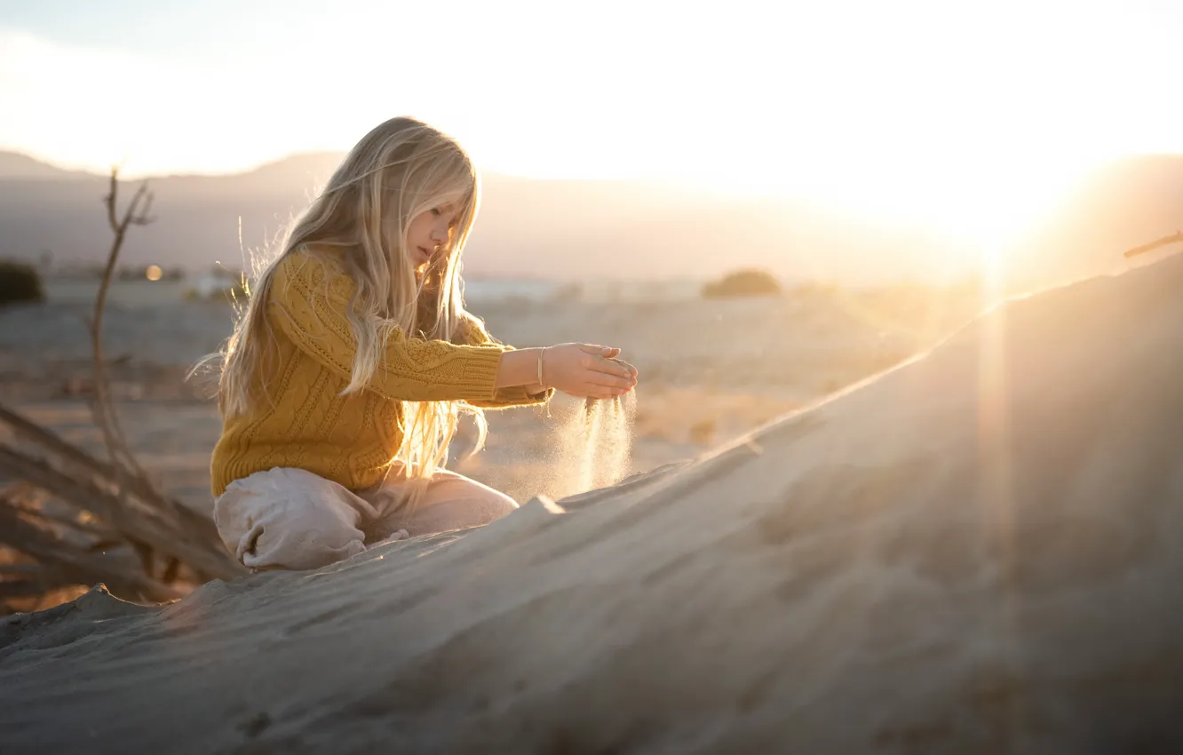 Photo wallpaper sand, light, time, girl