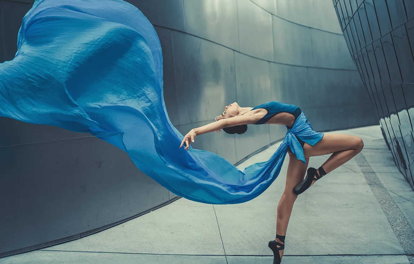 Photo wallpaper girl, pose, wall, blue, feet, body, building, dance