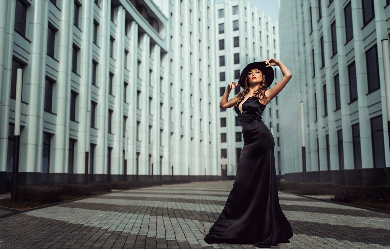 Photo wallpaper girl, the city, figure, dress, neckline, hat
