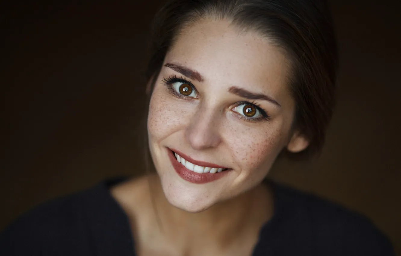 Photo wallpaper look, girl, smile, background, sweetheart, portrait, brunette, freckles