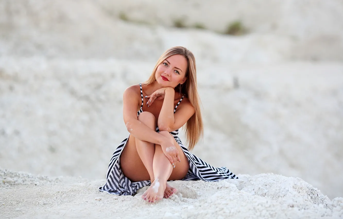 Photo wallpaper look, pose, feet, barefoot, blurred background, cute girl, Julia, Murat Kuzhakhmetov