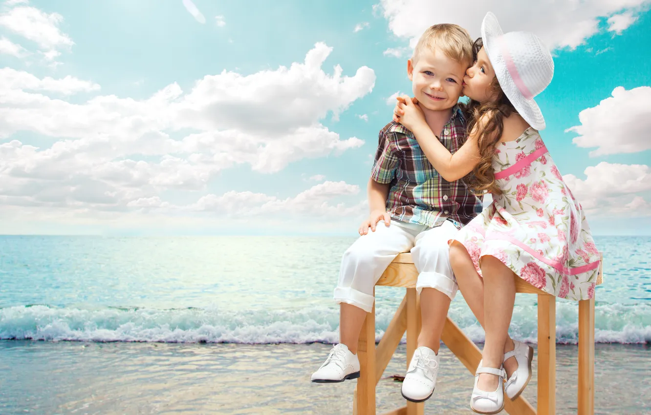 Photo wallpaper sea, children, mood, the situation, kiss, boy, friendship, girl