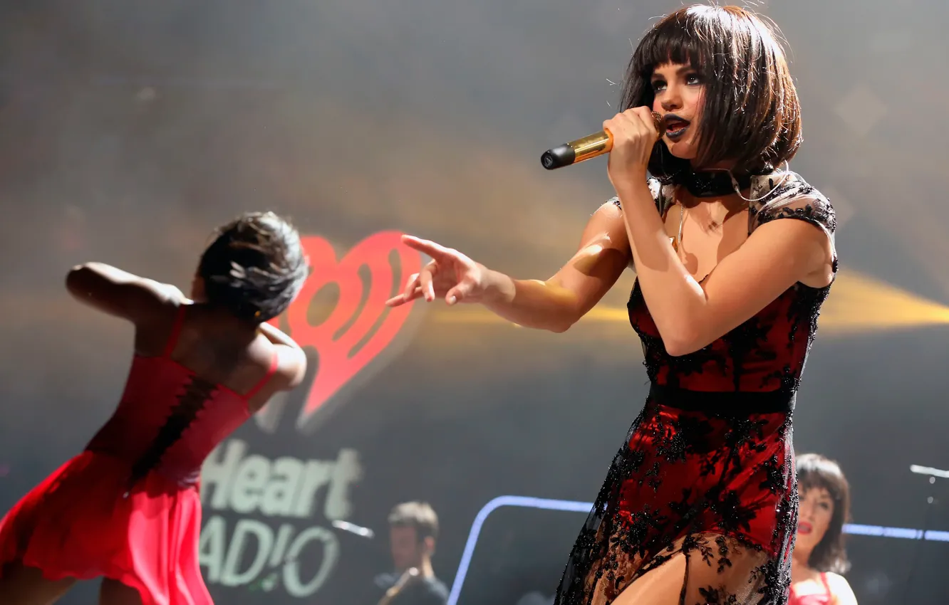 Photo wallpaper concert, Selena Gomez, iHeart Radio