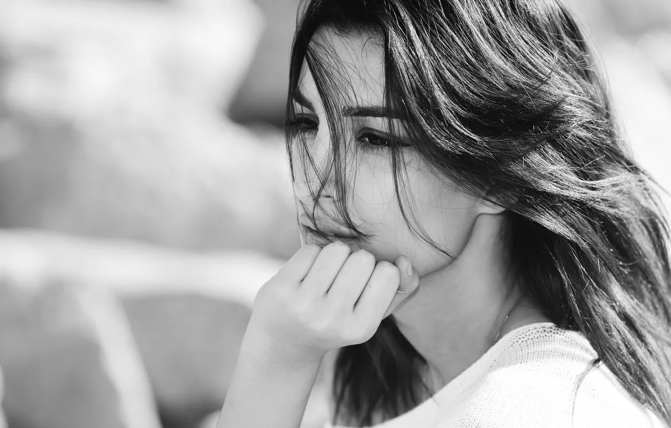 Photo wallpaper look, brunette, black and white, Elen Manukyan