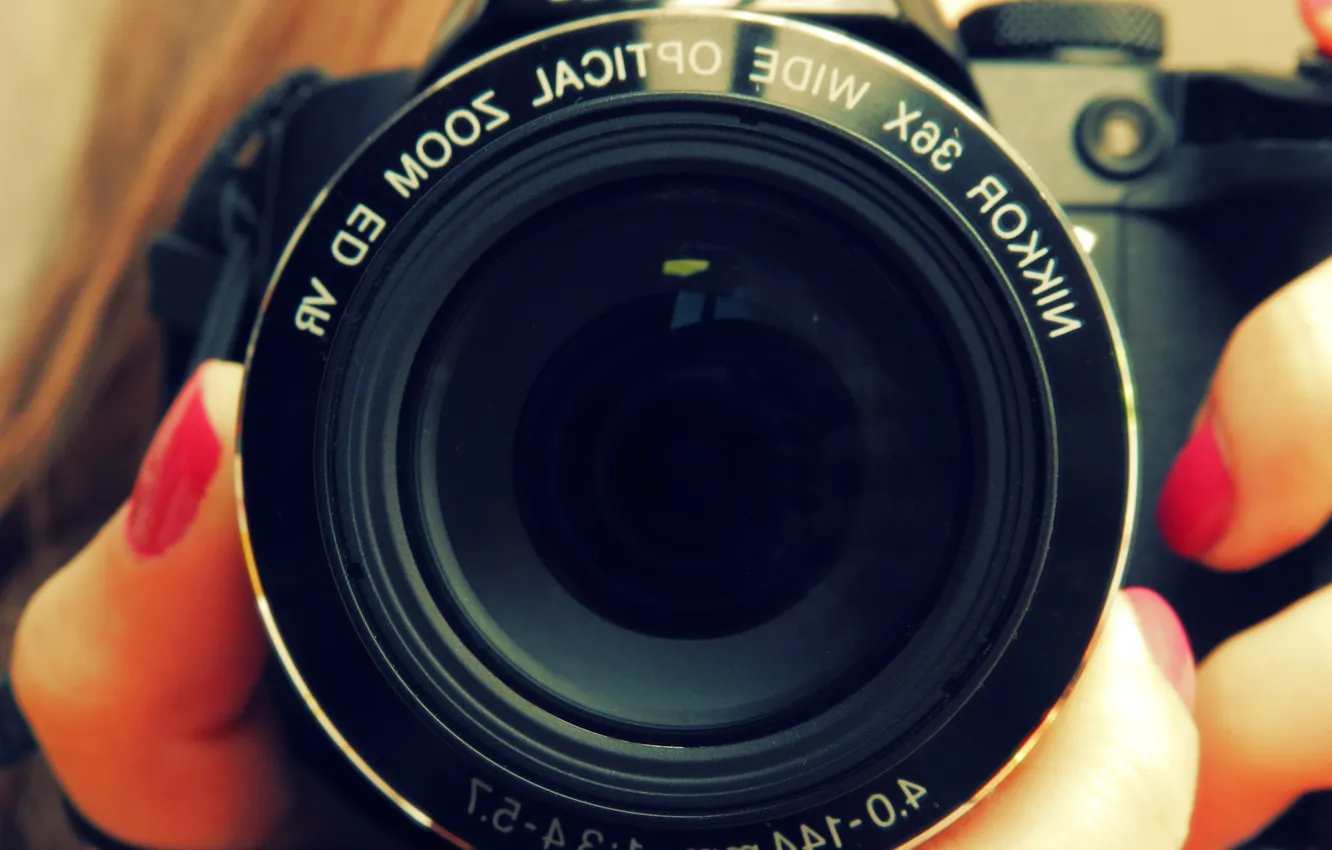 Photo wallpaper the camera, lens, fingers, Nikon
