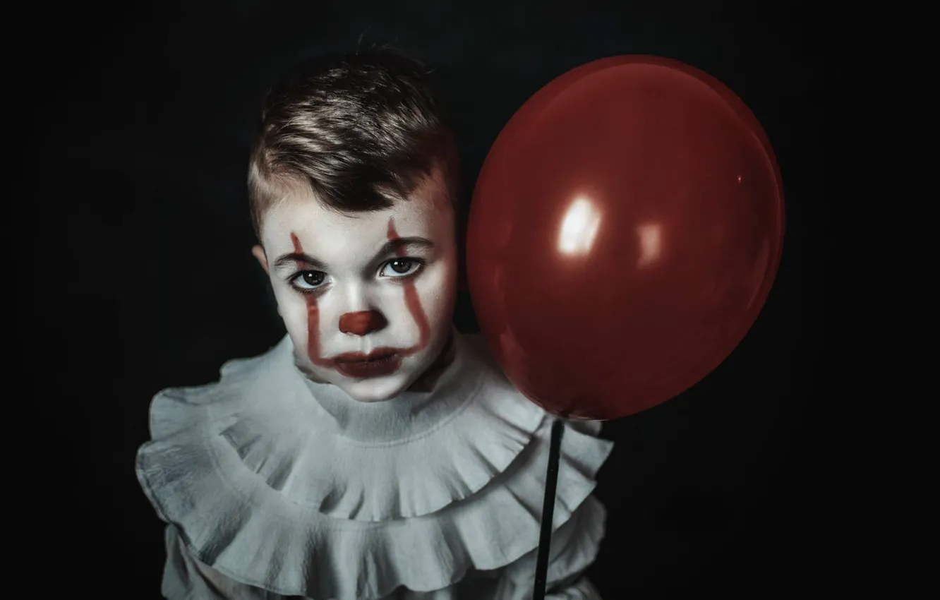 Photo wallpaper look, face, ball, boy, clown, black background, a balloon, Pennywise