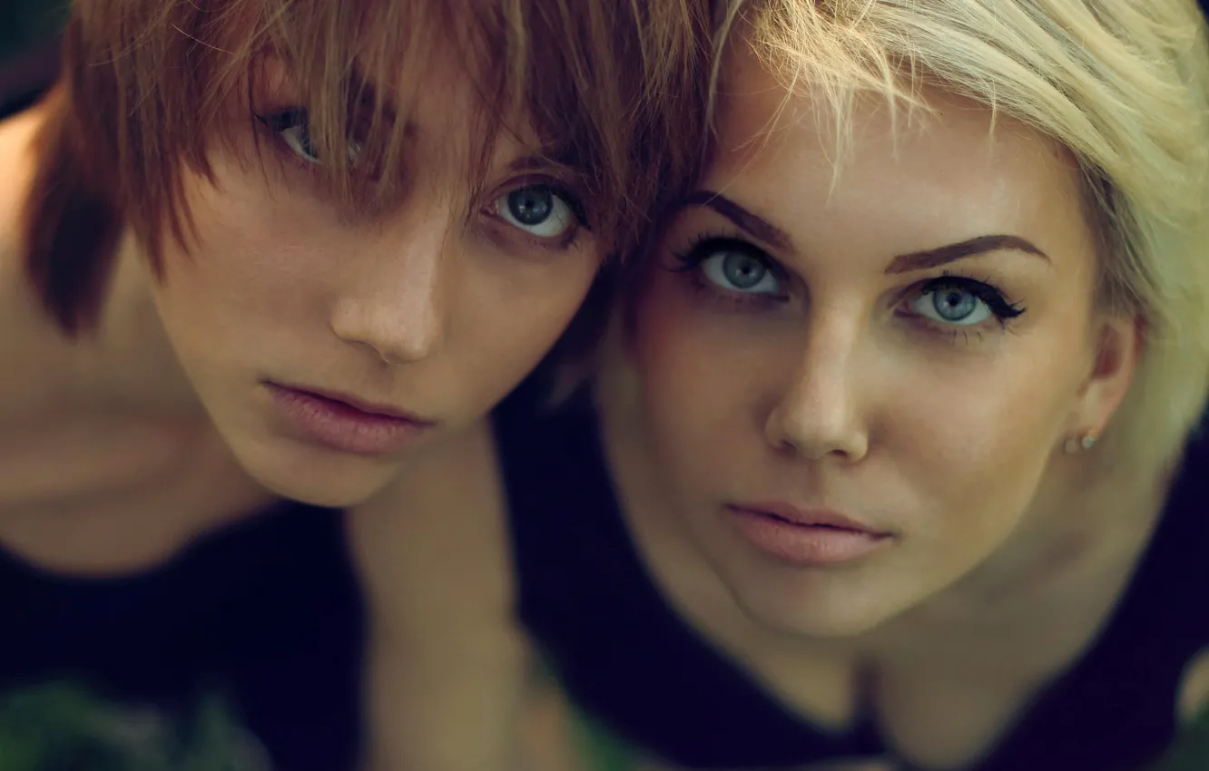 Photo wallpaper look, makeup, two girls, bangs