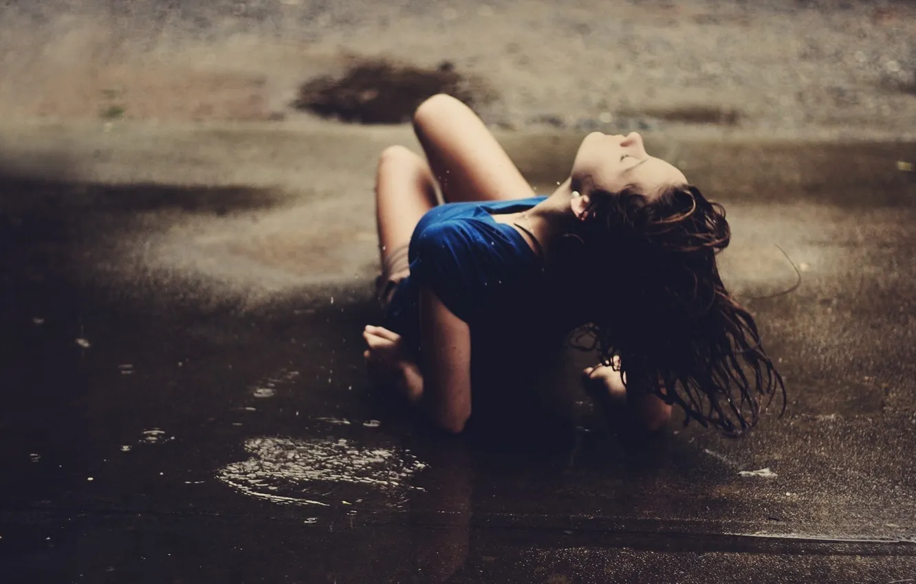 Photo wallpaper girl, drops, photo, brunette