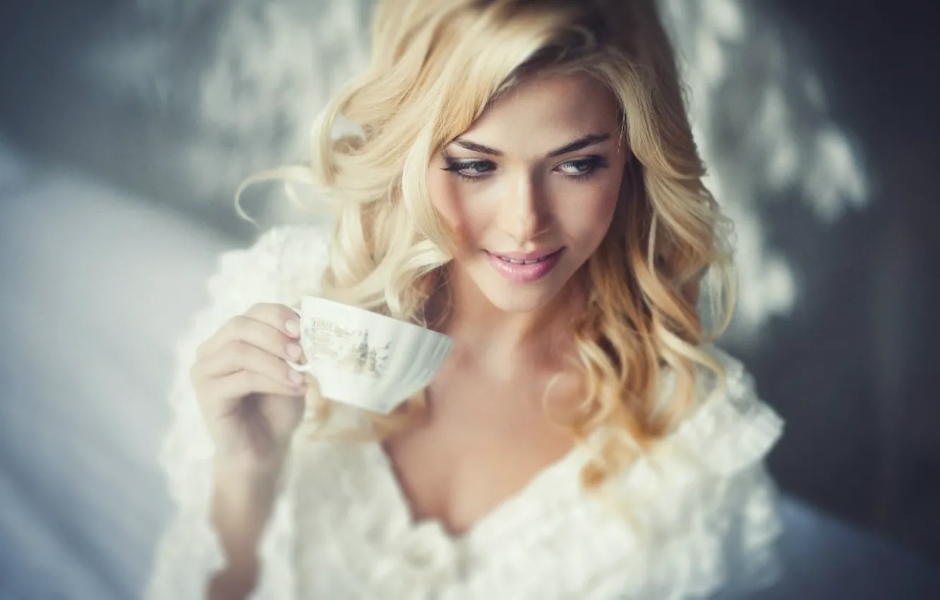 Photo wallpaper smile, blonde, drink, tea