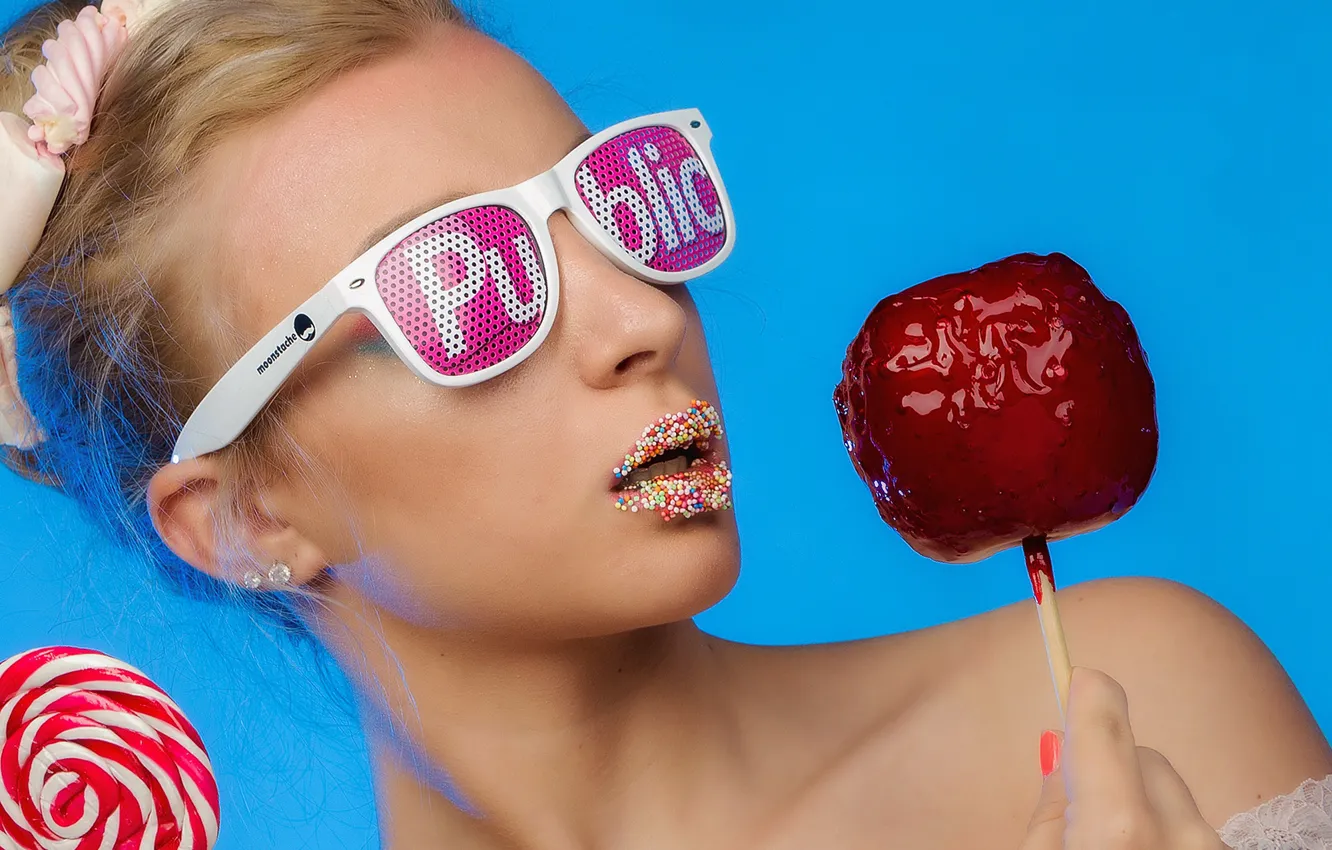 Photo wallpaper girl, face, style, background, model, Apple, glasses, candy