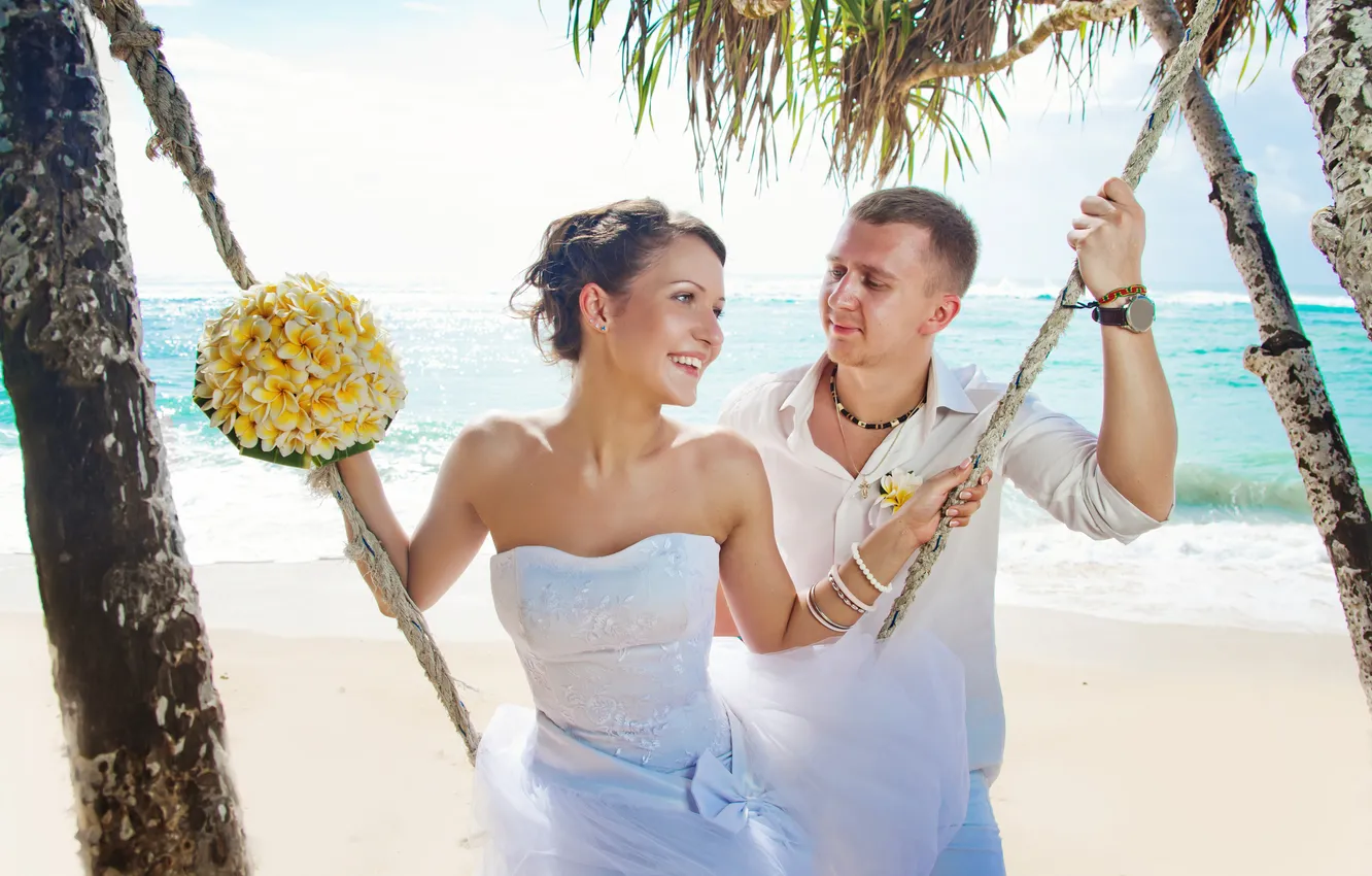 Photo wallpaper sea, beach, bouquet, rope, a couple in love