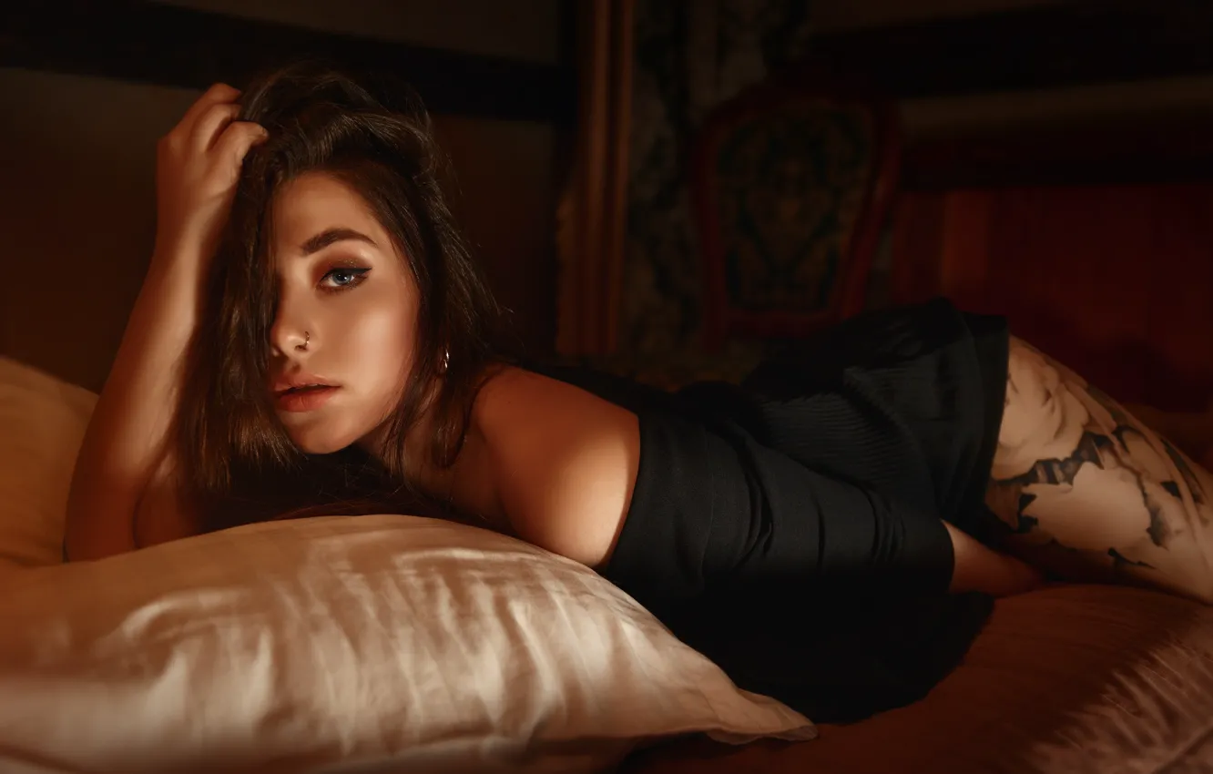 Photo wallpaper girl, face, pose, pillow, Victoria, hands, tattoo, shoulders