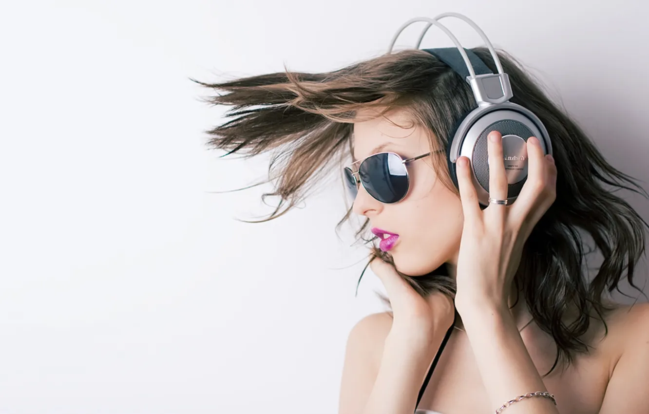 Photo wallpaper girl, music, headphones, glasses, lips, bracelet, solar