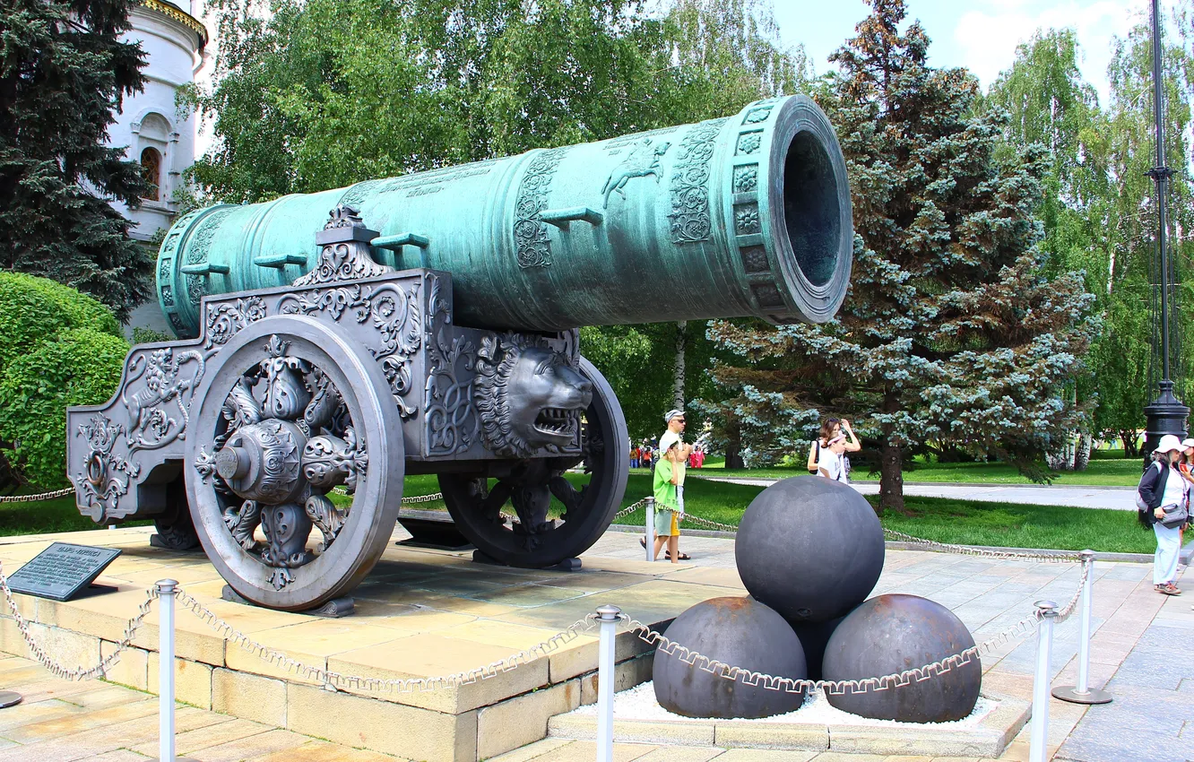 Photo wallpaper people, monument, Moscow, Russia, attraction, bronze, Ivanovskaya square, The Tsar cannon