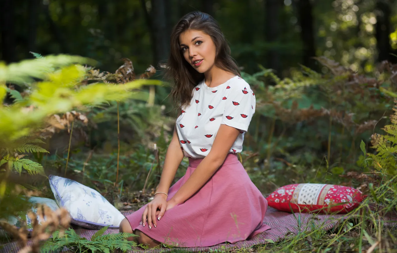 Photo wallpaper nature, smile, hair, skirt, pillow, blanket, t-shirt, Monika Dee