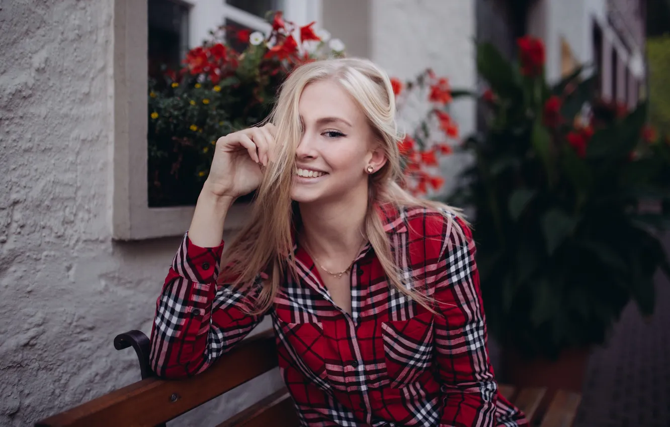 Photo wallpaper girl, smile, blonde, shirt