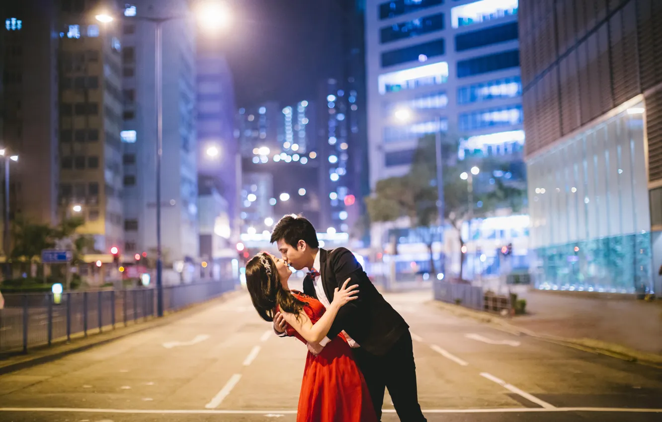 Photo wallpaper road, girl, city, the city, Love, building, home, kiss