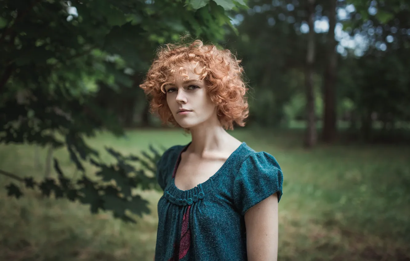 Photo wallpaper look, girl, trees, face, Park, green, sweetheart, model