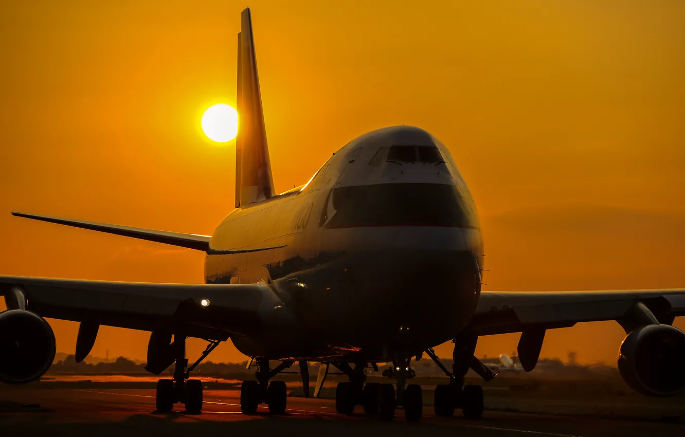 Photo wallpaper the sky, sunset, the plane, passenger, Boeing 747A