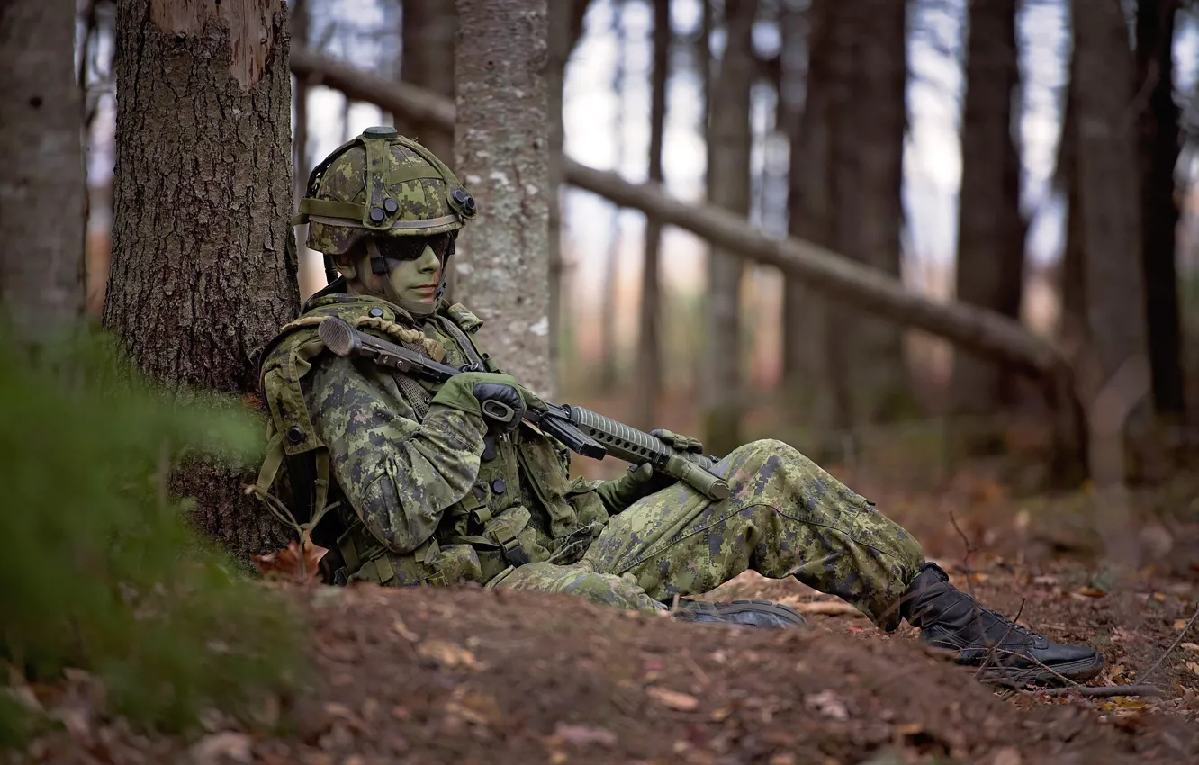 Photo wallpaper forest, face, weapons, glasses, soldiers, helmet, halt, respite