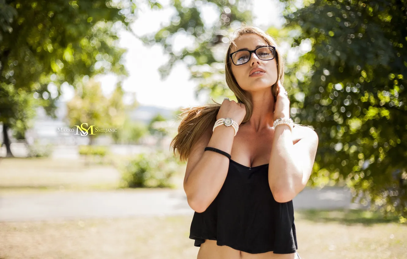 Photo wallpaper look, the sun, trees, model, portrait, hands, makeup, glasses