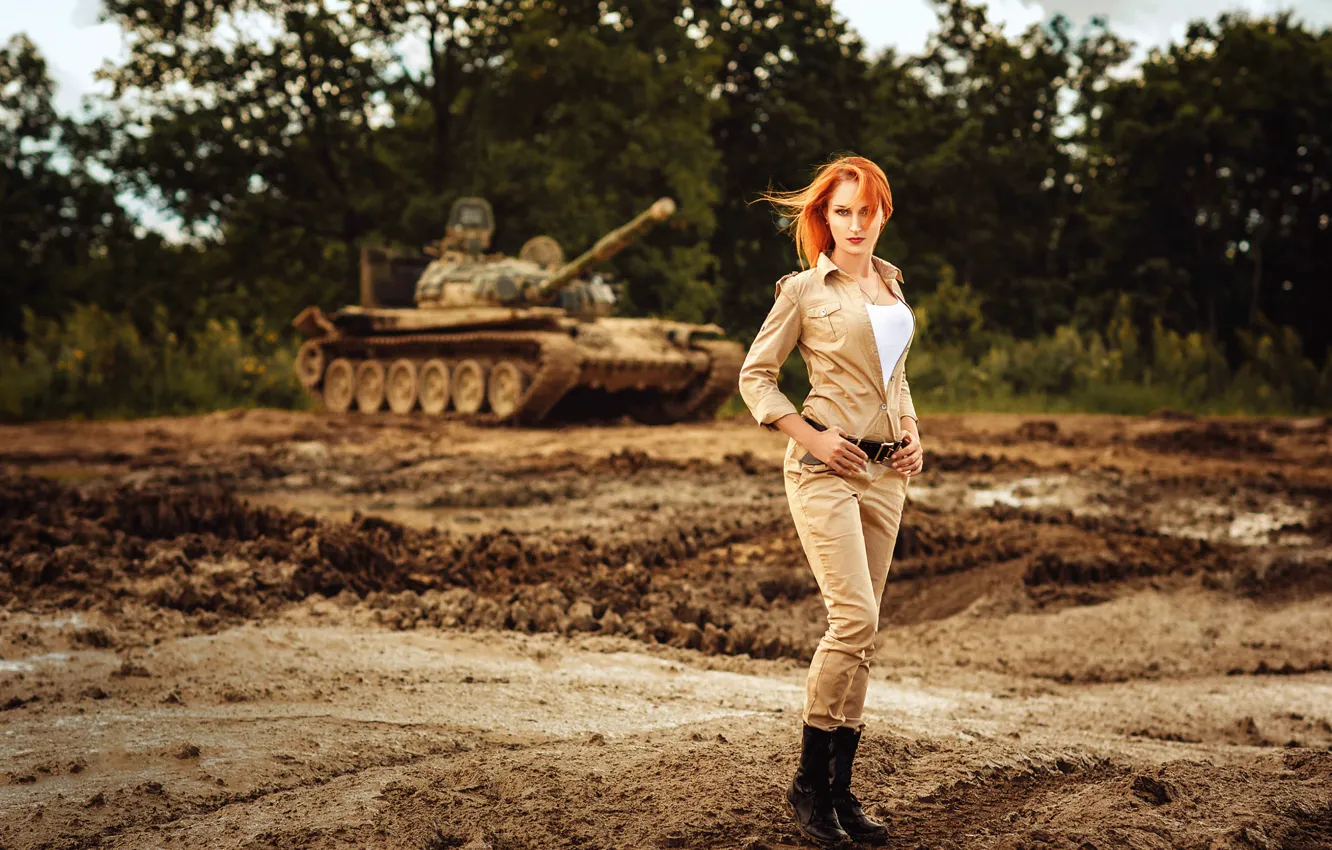 Photo wallpaper girl, tank, field exercises