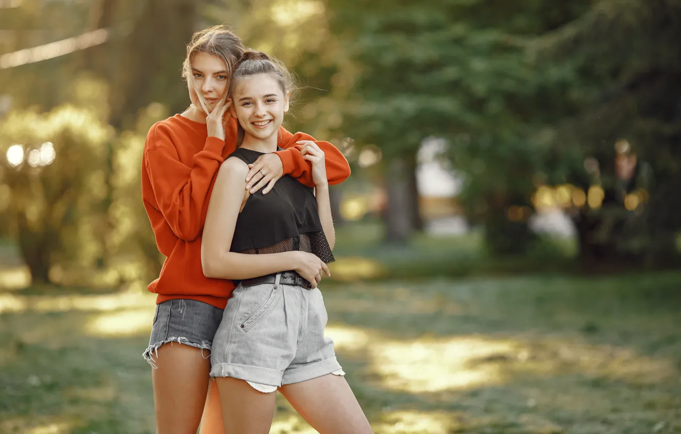 Photo wallpaper city, summer, girls, young, modern, lifestyle, street, women