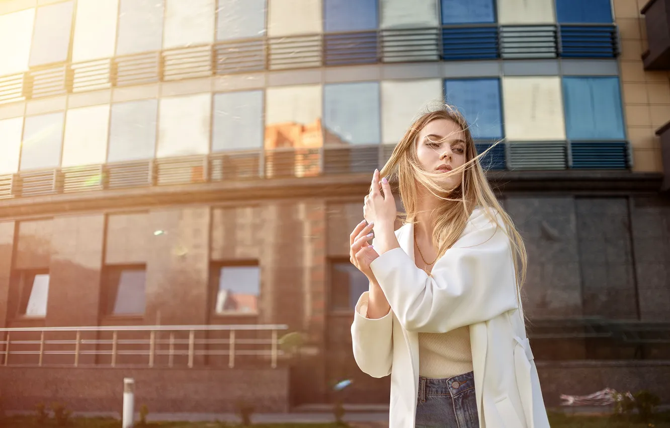 Photo wallpaper the sun, model, the building, jeans, makeup, hairstyle, blonde, is