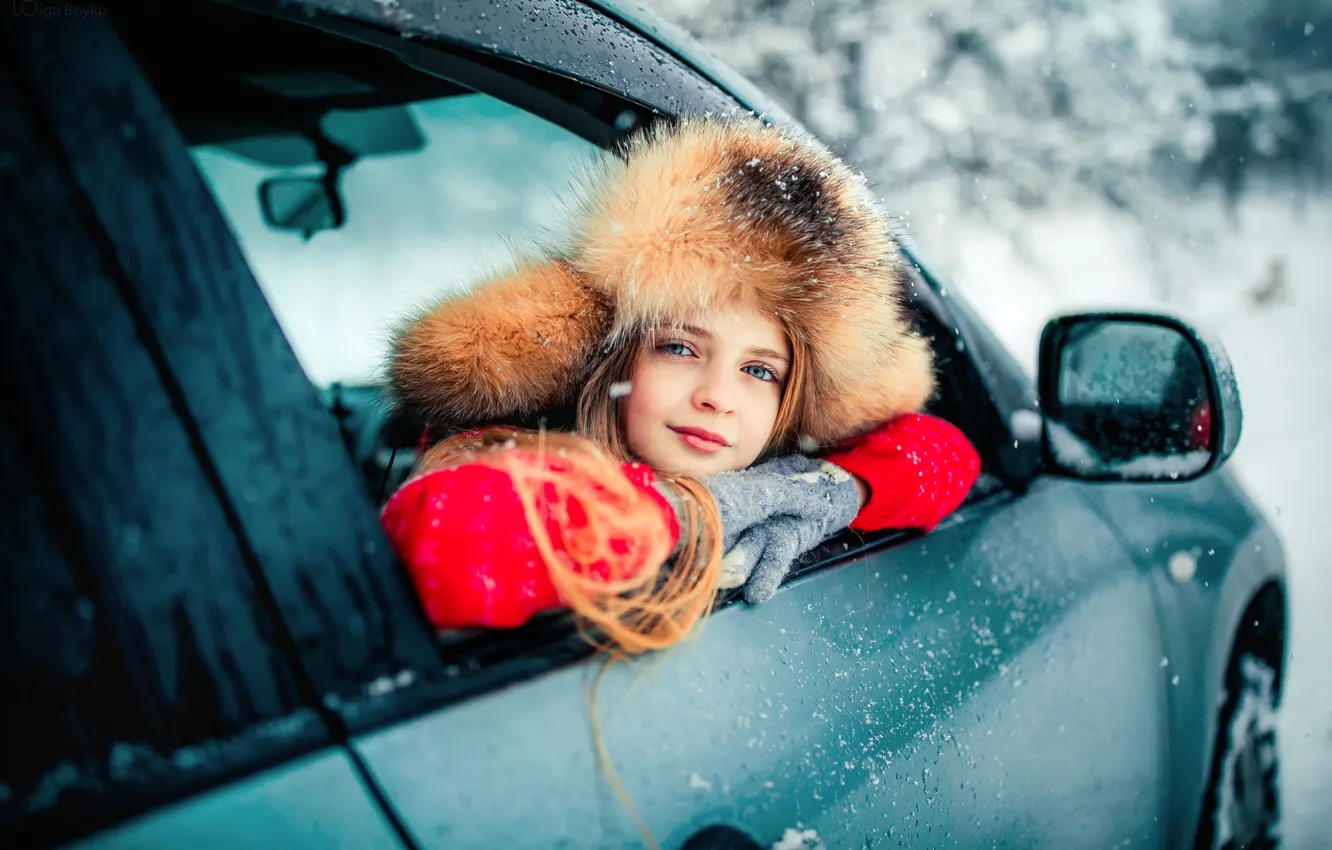 Photo wallpaper winter, machine, look, snow, red, window, girl, gloves