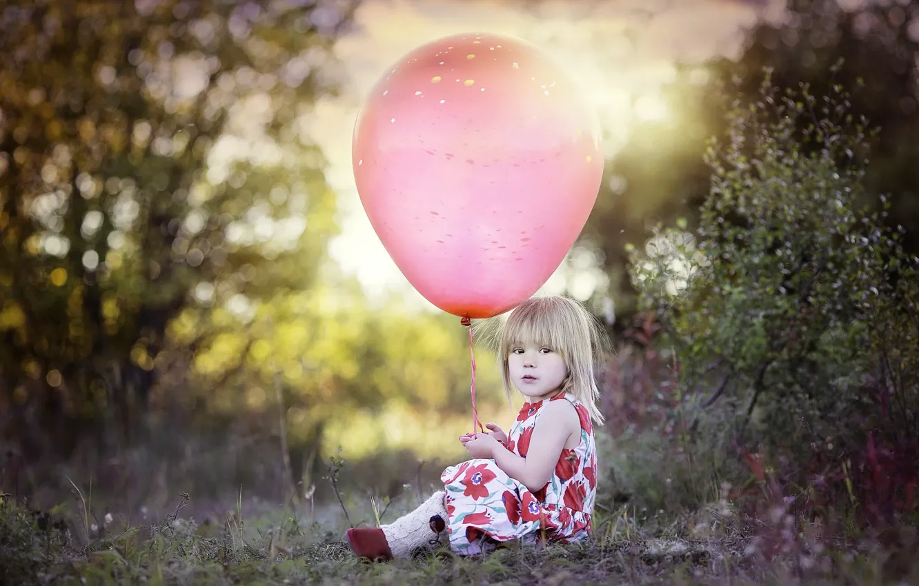 Photo wallpaper nature, toy, ball, ball, girl, child