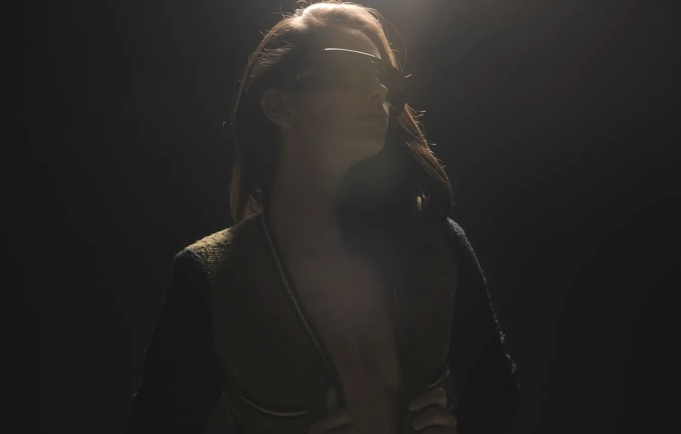 Photo wallpaper girl, face, background, hair, glasses, twilight