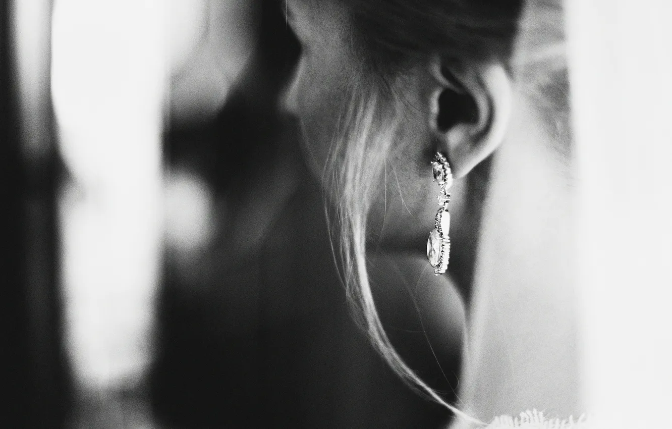 Photo wallpaper girl, black and white, the bride, earring, shackle