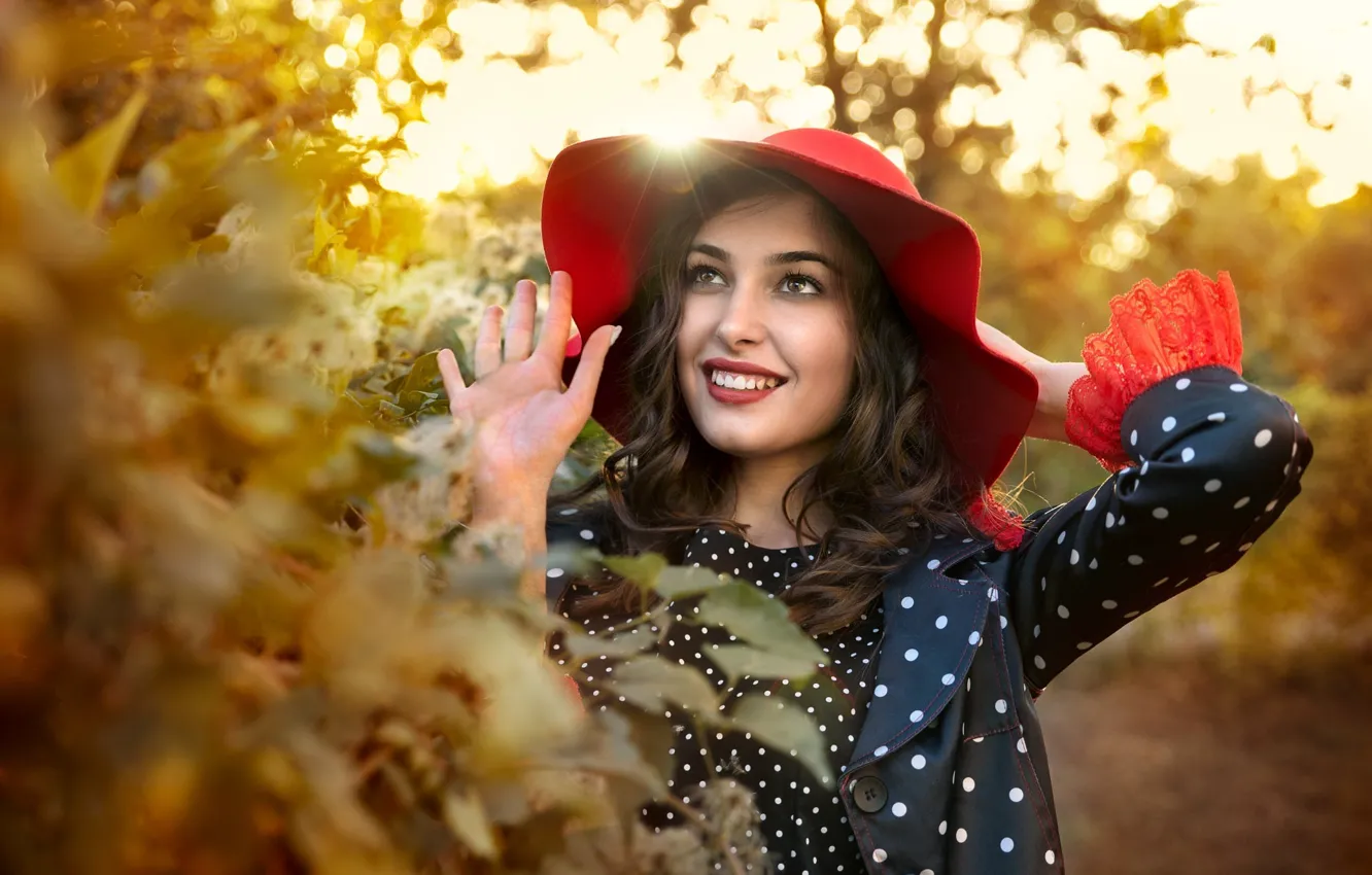 Photo wallpaper look, leaves, girl, the sun, nature, smile, hat, hands