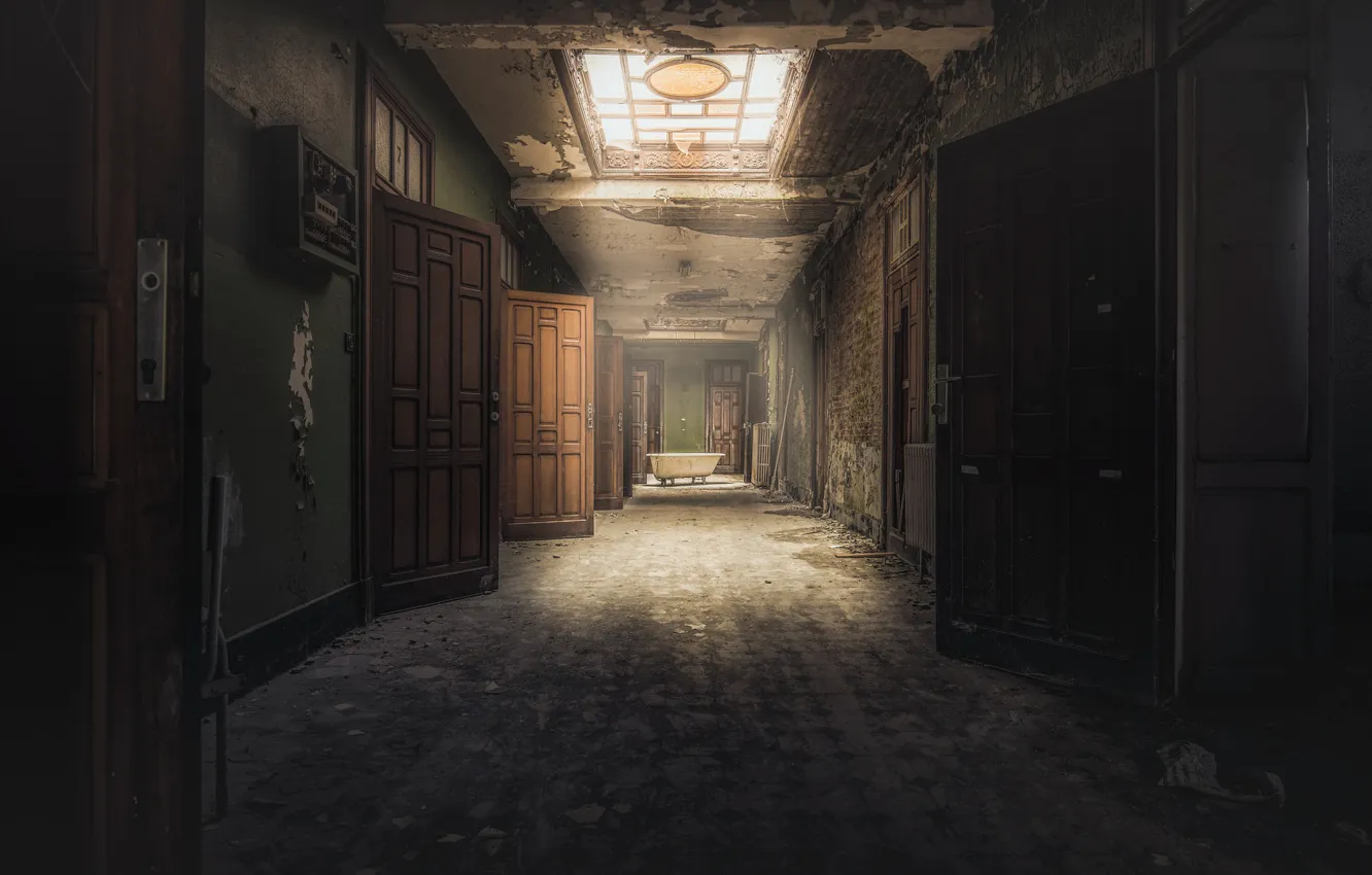 Photo wallpaper the door, bath, corridor