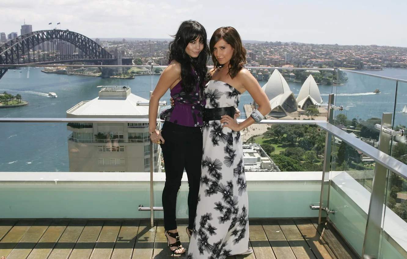 Photo wallpaper Ashley Tisdale, Vanessa Hudgens, Vanessa Hugens, Ashley Tikal