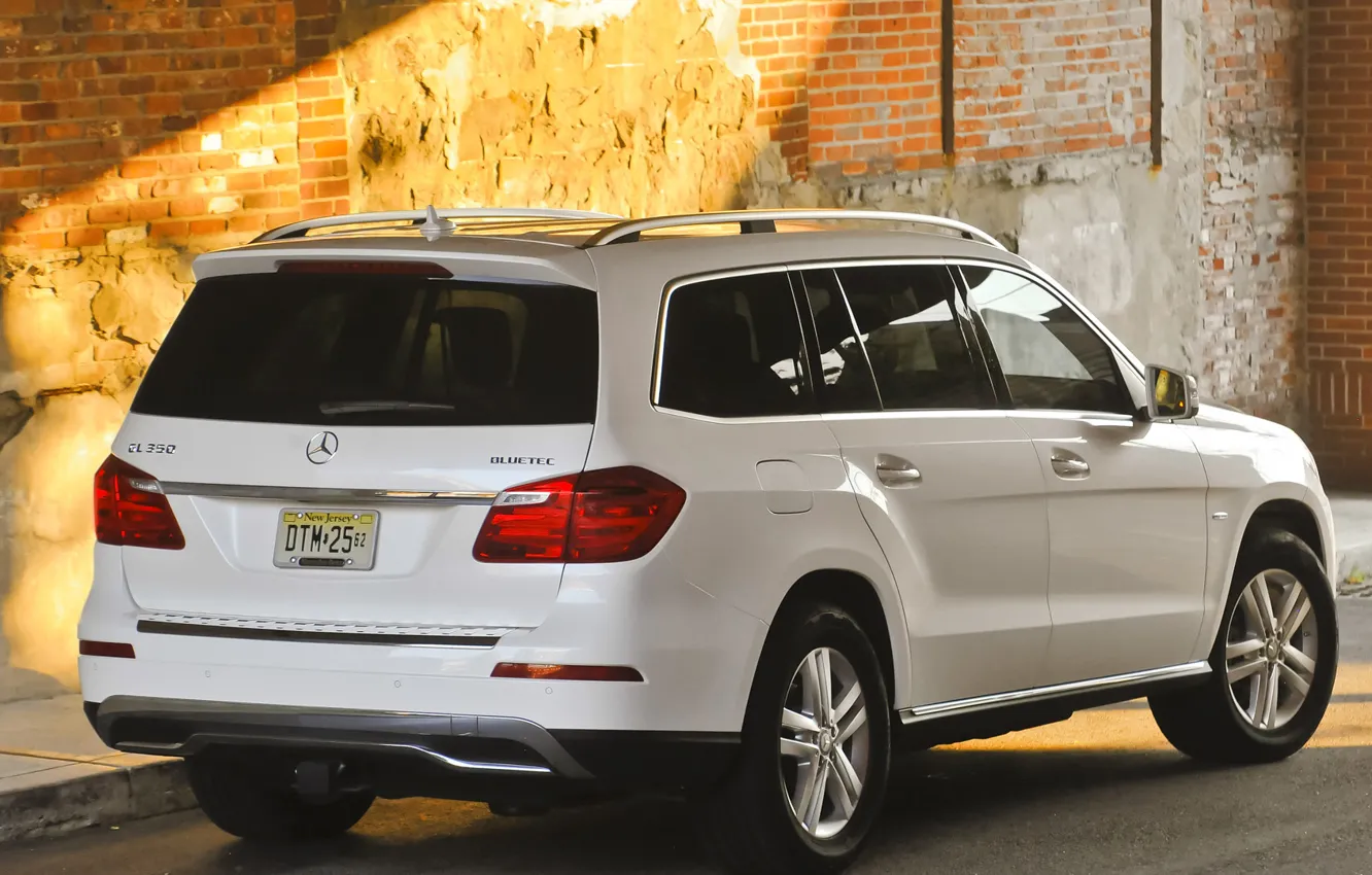 Photo wallpaper machine, yard, Mercedes, white, 350