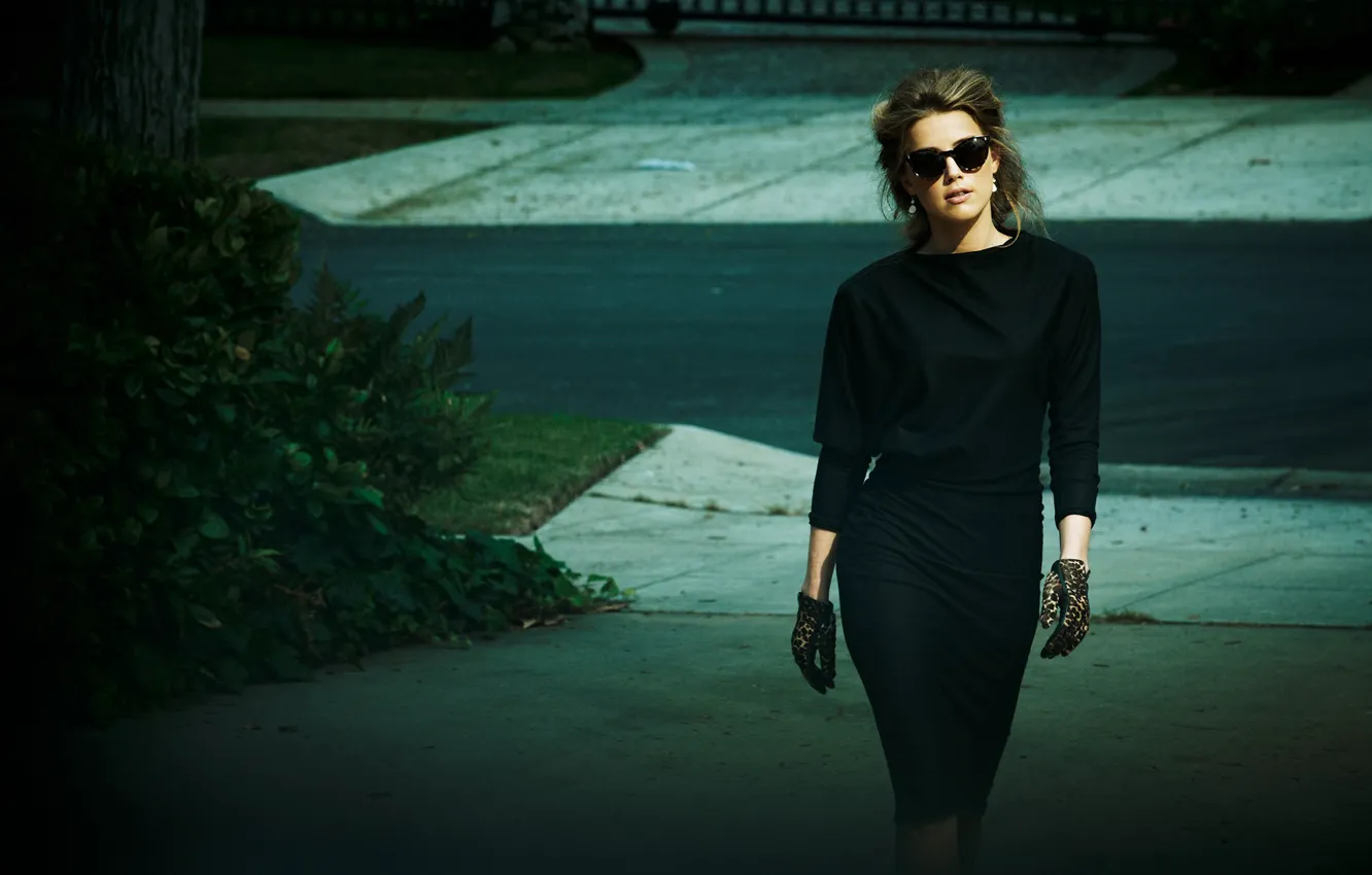 Photo wallpaper girl, pose, street, figure, glasses, Amber Heard