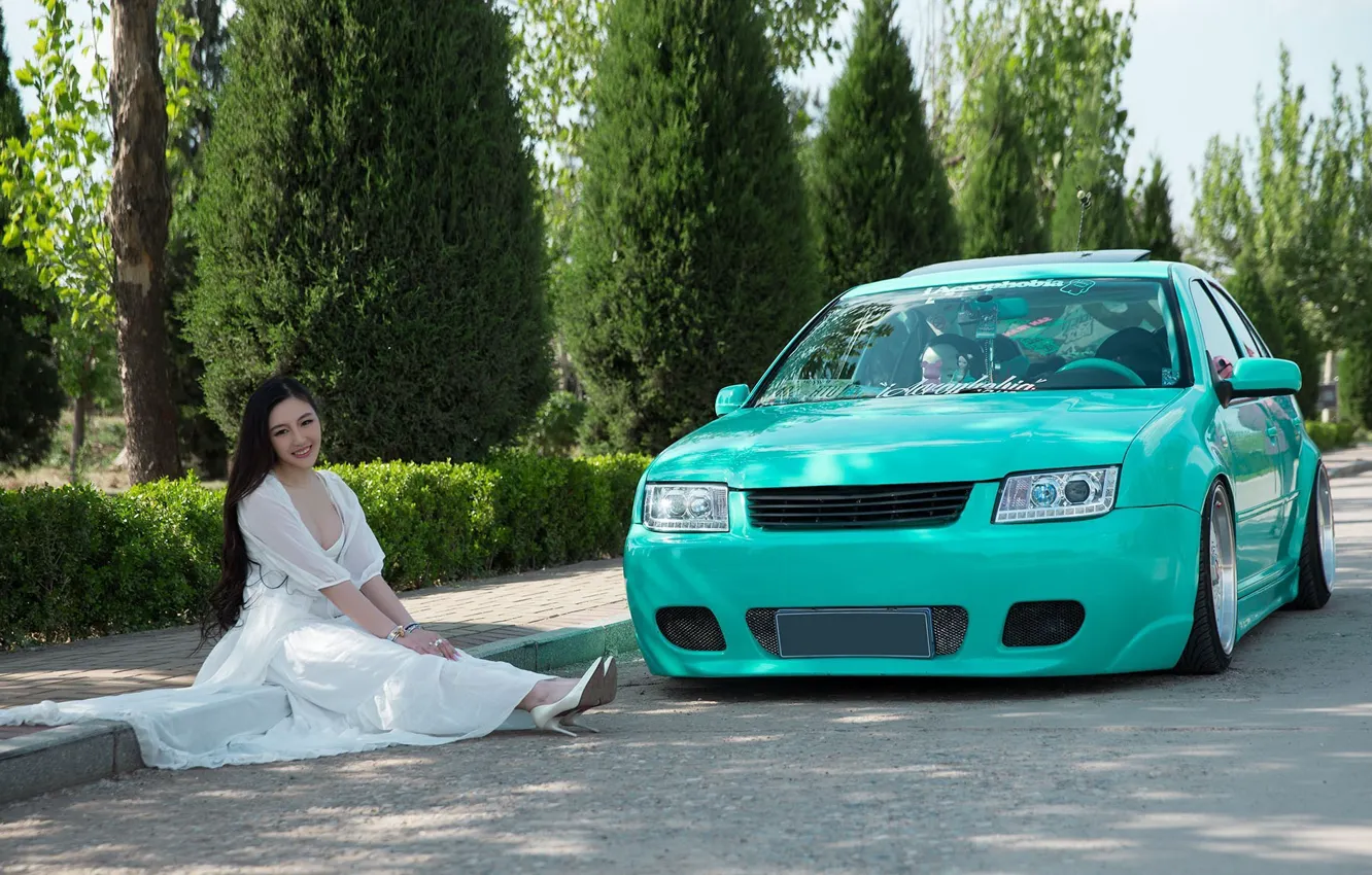 Photo wallpaper auto, look, smile, Girls, Asian, beautiful girl, sitting on the machine, Volkswagen Bora