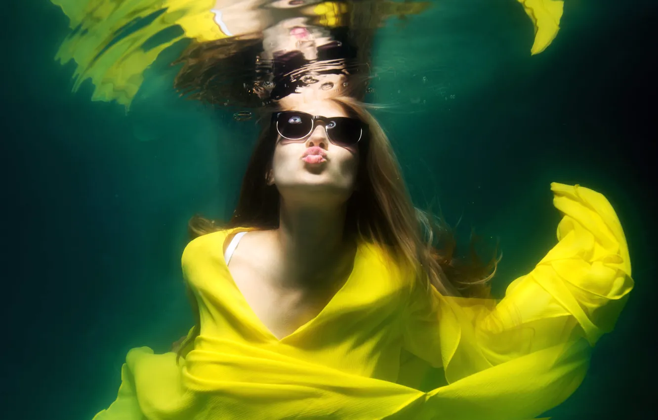 Photo wallpaper sea, look, girl, light, yellow, face, pose, hair