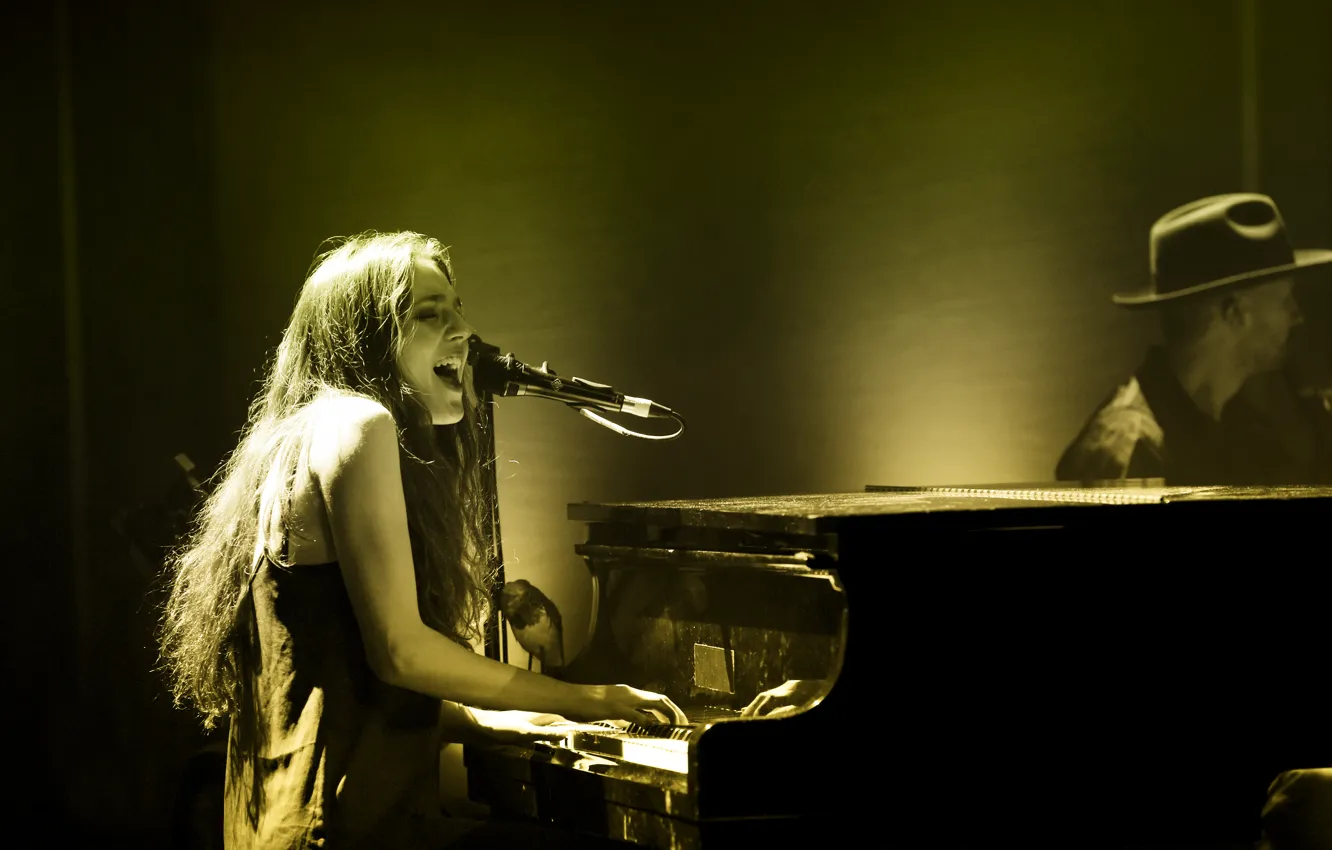 Photo wallpaper concert, Birdy, Jasmine van den Bogaerde, British singer