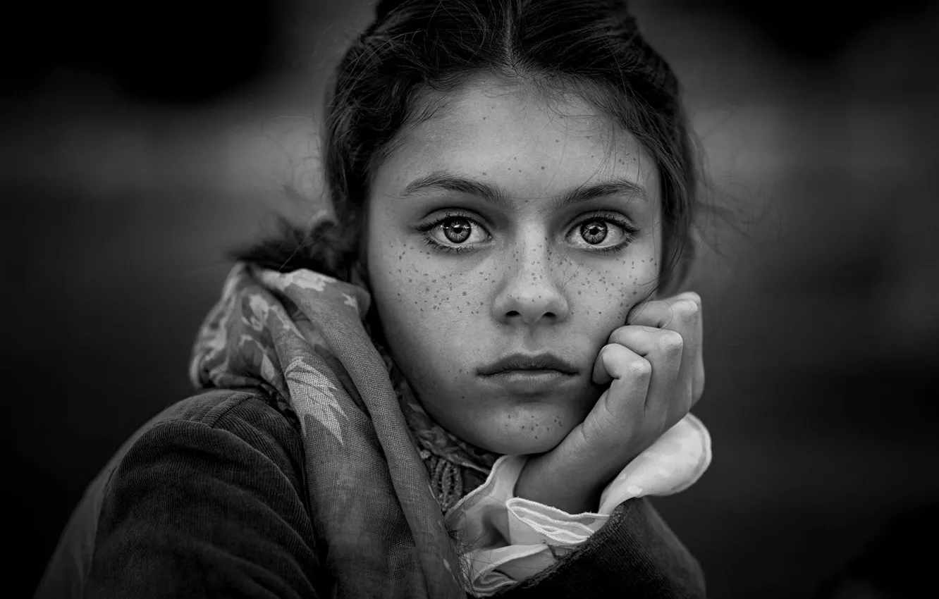 Photo wallpaper girl, freckles, monochrome