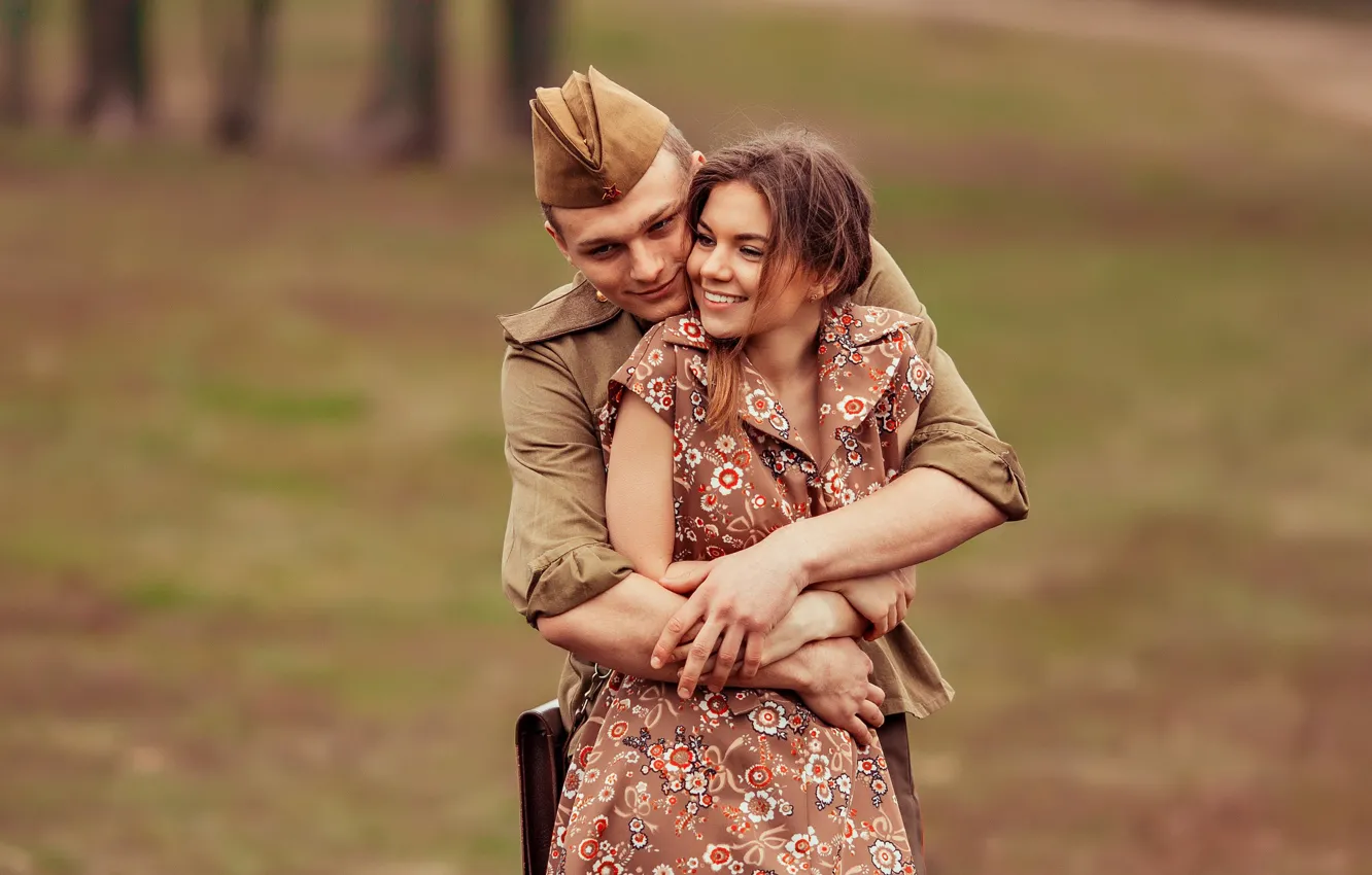 Photo wallpaper girl, joy, retro, meeting, soldiers, guy, pussy, tunic