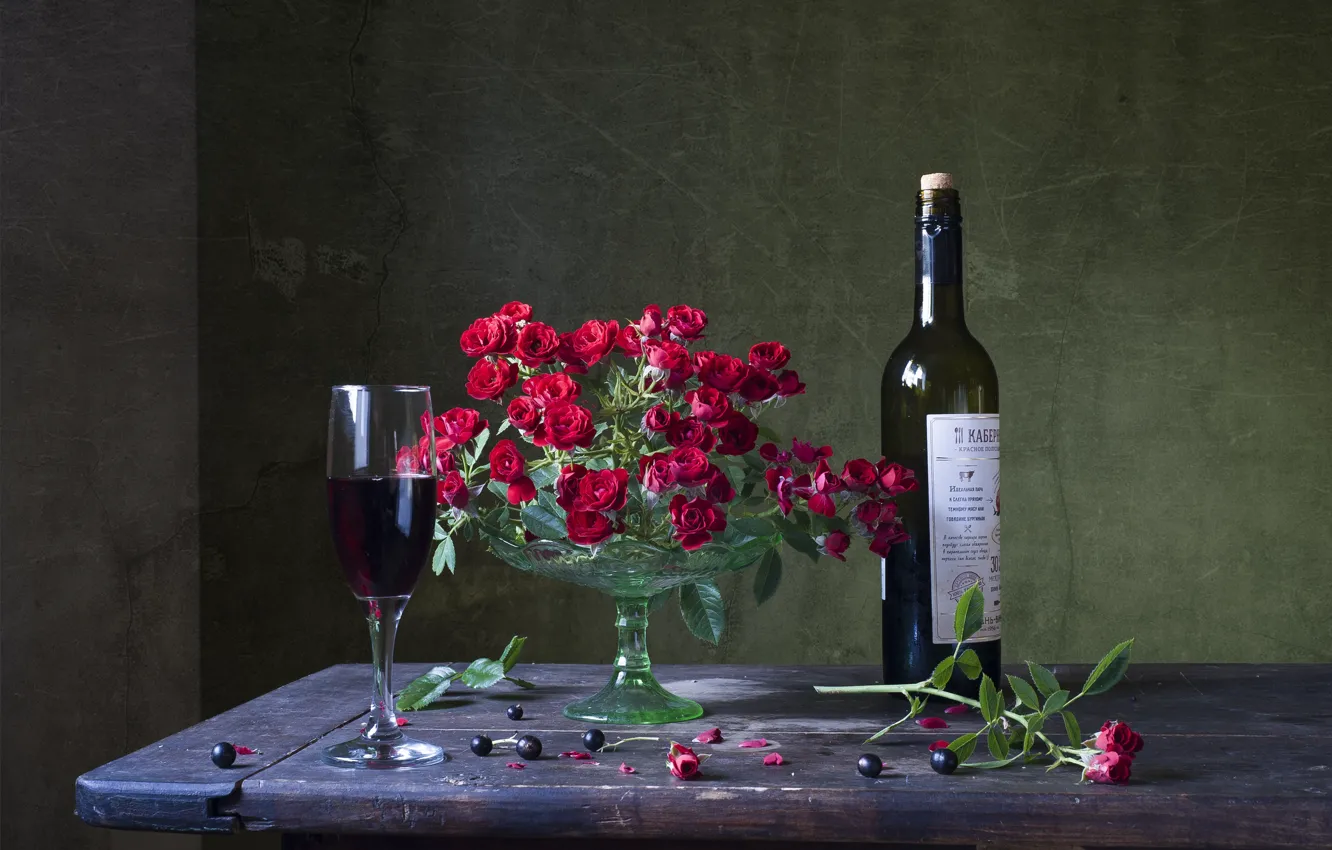 Photo wallpaper flowers, red, berries, table, wall, wine, glass, bottle