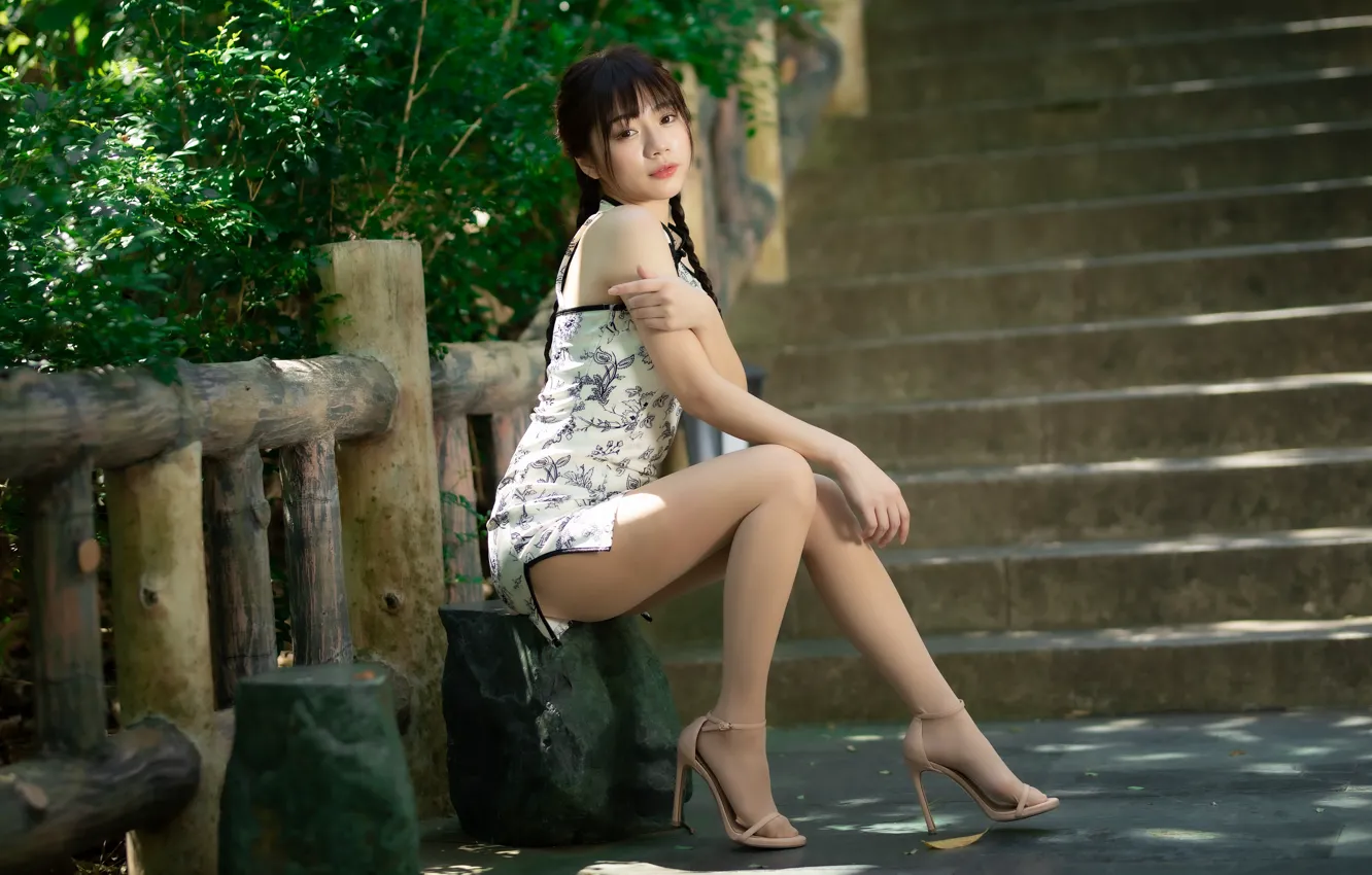 Photo wallpaper look, model, the fence, portrait, makeup, figure, dress, brunette